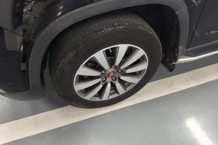 Used Roewe RX8 2018 30T Smart Connectivity Two-Wheel Drive Flagship Edition Left Front Wheel Hub