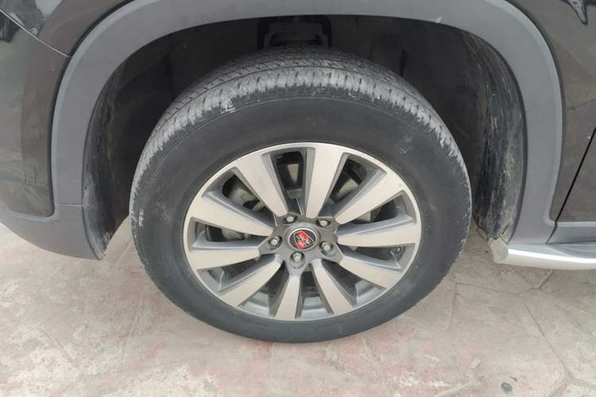 Used Roewe RX8 2018 30T Smart Connectivity Two-Wheel Drive Flagship Edition Left Front Wheel Hub