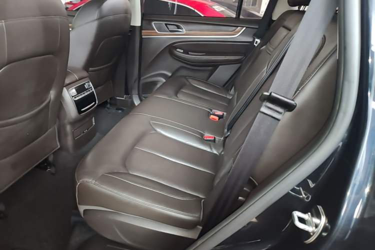 Used Roewe RX8 2018 30T Smart Connectivity All-Wheel Drive Supreme Edition Left Rear Seat