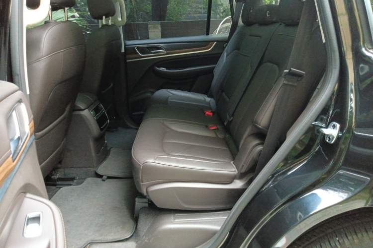 Used Roewe RX8 2018 30T Smart Connectivity Two-Wheel Drive Supreme Edition Left Rear Seat