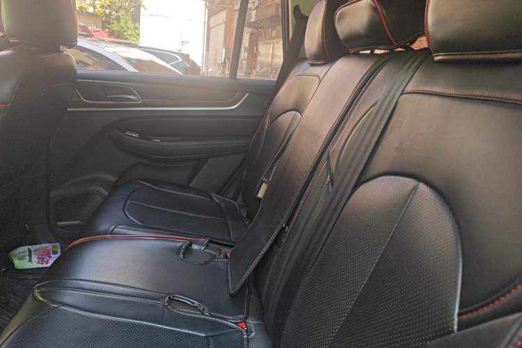 Used Roewe RX8 2018 30T Smart Connectivity Two-Wheel Drive Flagship Edition Left Rear Seat