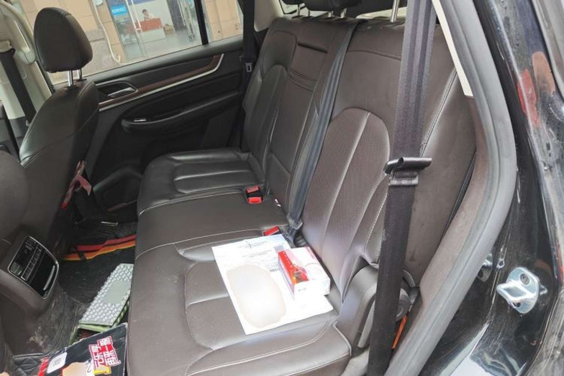 Used Roewe RX8 2018 30T Smart Connectivity Two-Wheel Drive Flagship Edition Left Rear Seat