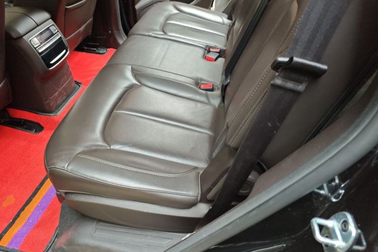 Used Roewe RX8 2018 30T Smart Connectivity Two-Wheel Drive Flagship Edition Left Rear Seat