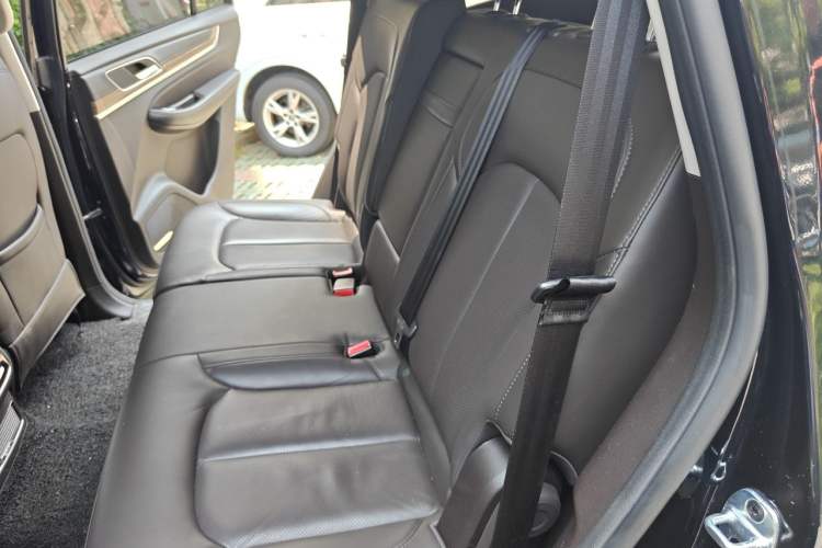 Used Roewe RX8 2018 30T Smart Connectivity Two-Wheel Drive Supreme Edition Left Rear Seat