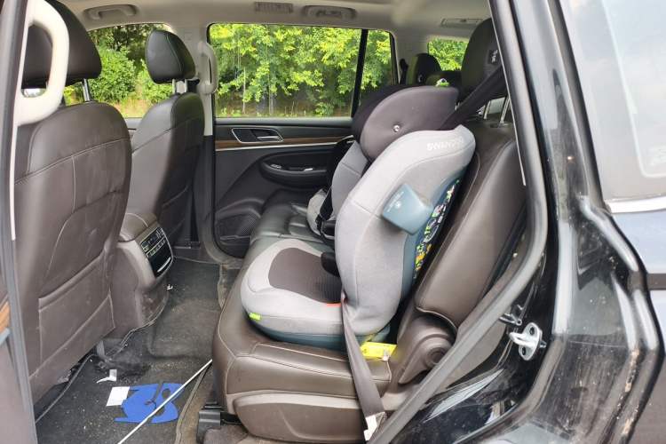 Used Roewe RX8 2018 30T Smart Connectivity Four-Wheel Drive Flagship Edition Left Rear Seat