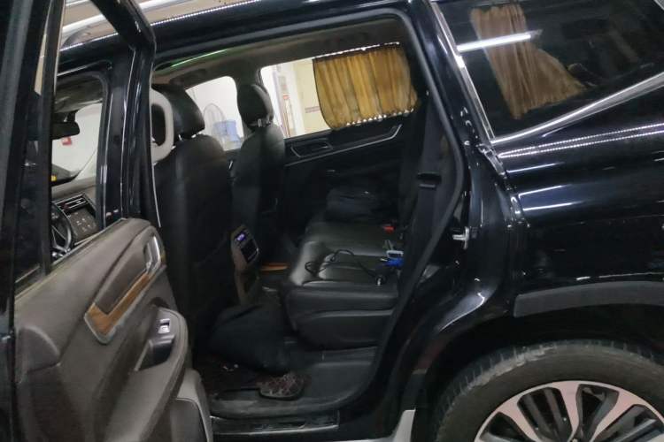 Used Roewe RX8 2018 30T Smart Connectivity All-Wheel Drive Supreme Edition Left Rear Seat