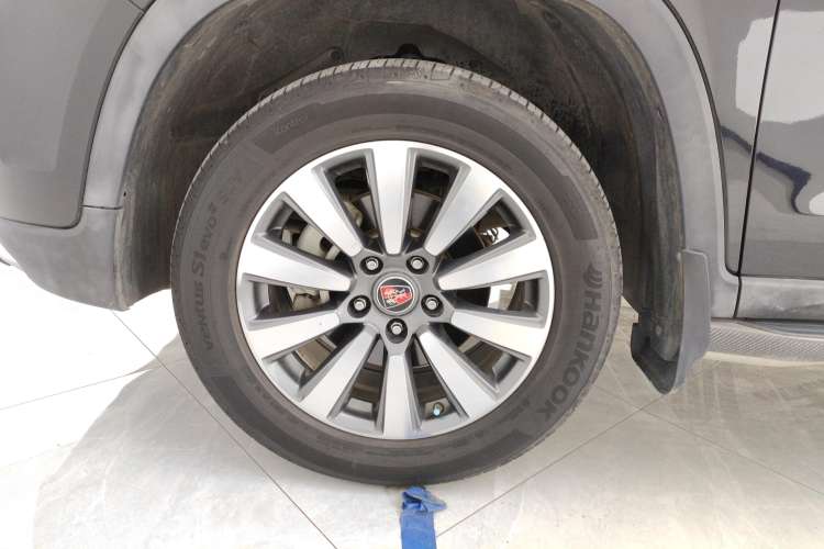 Used Roewe RX8 2018 30T Smart Connectivity Two-Wheel Drive Flagship Edition Left Rear Wheel Hub