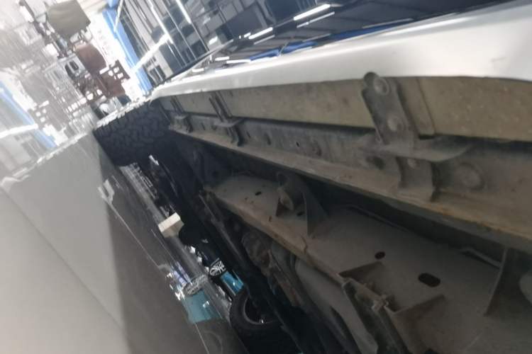 Used Roewe RX8 2018 30T Smart Connectivity Four-Wheel Drive Flagship Edition Left Side Sill