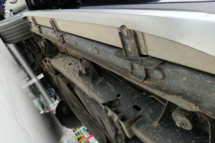 Used Roewe RX8 2018 30T Smart Connectivity Two-Wheel Drive Flagship Edition Left Side Sill