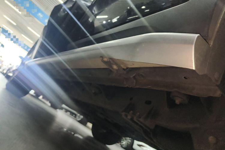 Used Roewe RX8 2018 30T Smart Connectivity Two-Wheel Drive Flagship Edition Left Side Sill