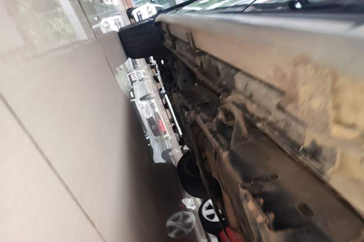 Used Roewe RX8 2018 30T Smart Connectivity All-Wheel Drive Supreme Edition Left Side Sill