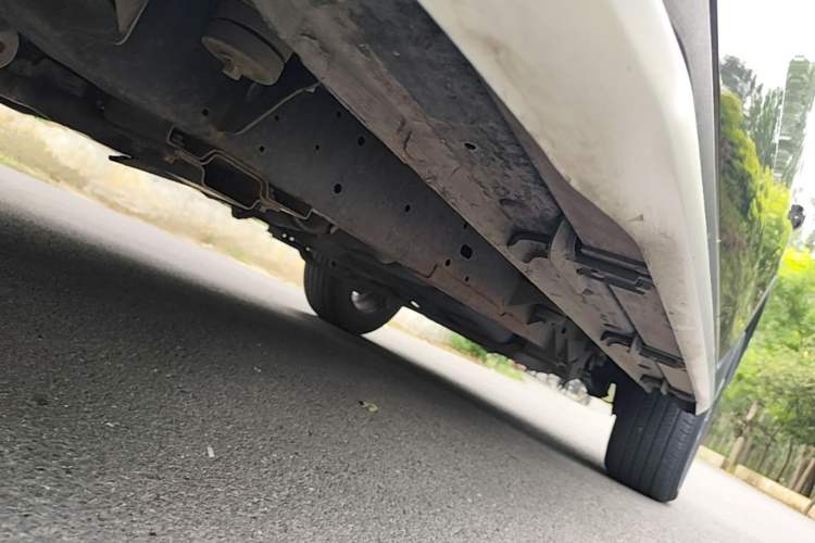 Used Roewe RX8 2018 30T Smart Connectivity Four-Wheel Drive Flagship Edition Left Side Sill