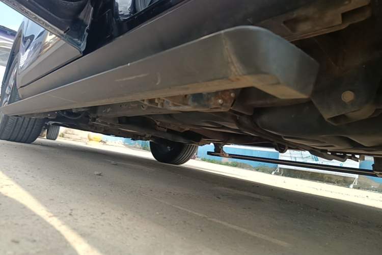 Used Roewe RX8 2018 30T Two-Wheel Drive Flagship Edition Left Side Sill