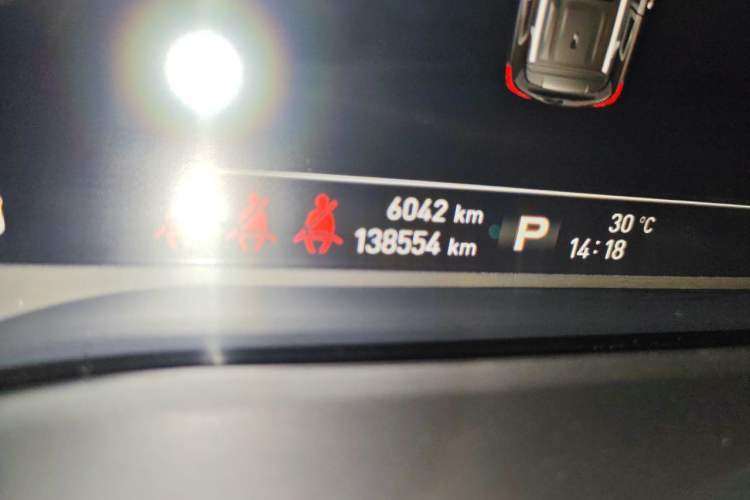 Used Roewe RX8 2018 30T Smart Connectivity All-Wheel Drive Supreme Edition Odometer Close Up