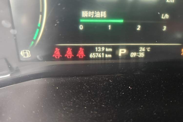 Used Roewe RX8 2018 30T Smart Connectivity All-Wheel Drive Supreme Edition Odometer Close Up
