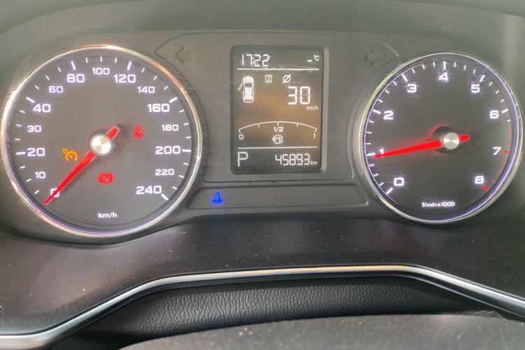 Used Roewe RX8 2018 30T Two-Wheel Drive Flagship Edition Odometer Close Up