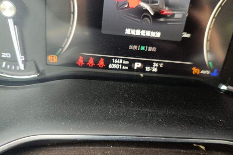 Used Roewe RX8 2018 30T Smart Connectivity Four-Wheel Drive Flagship Edition Odometer Close Up