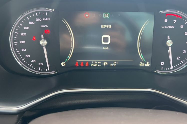 Used Roewe RX8 2018 30T Smart Connectivity All-Wheel Drive Supreme Edition Odometer Close Up
