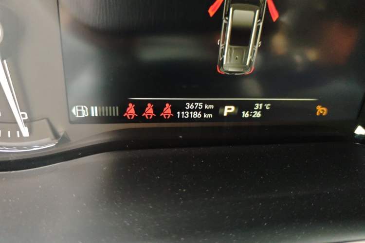 Used Roewe RX8 2018 30T Smart Connectivity Two-Wheel Drive Flagship Edition Odometer Close Up