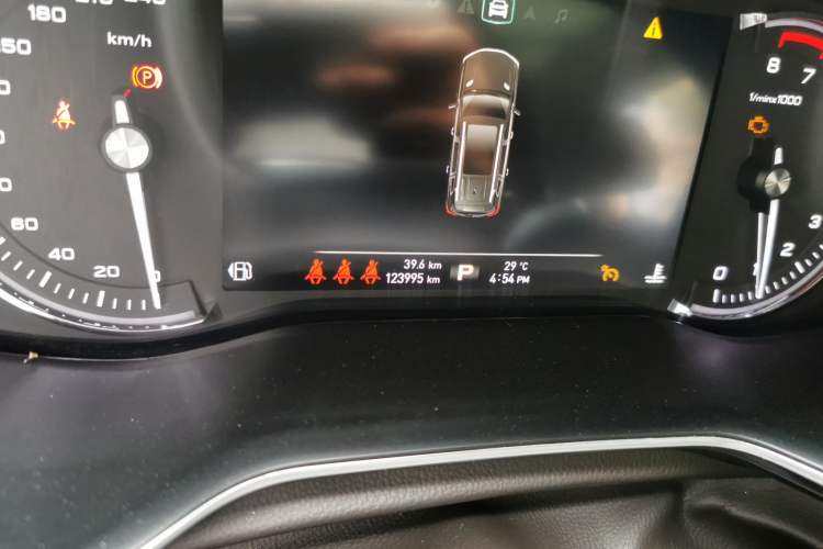 Used Roewe RX8 2018 30T Smart Connectivity Two-Wheel Drive Flagship Edition Odometer Close Up