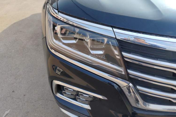 Used Roewe RX8 2018 30T Smart Connectivity Two-Wheel Drive Flagship Edition Right Front Headlight
