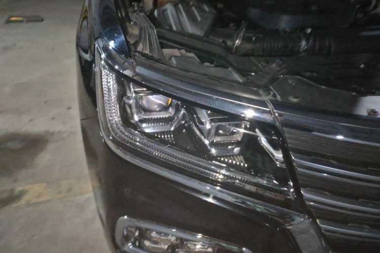 Used Roewe RX8 2018 30T Smart Connectivity All-Wheel Drive Supreme Edition Right Front Headlight