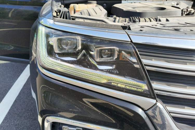 Used Roewe RX8 2018 30T Smart Connectivity Two-Wheel Drive Supreme Edition Right Front Headlight