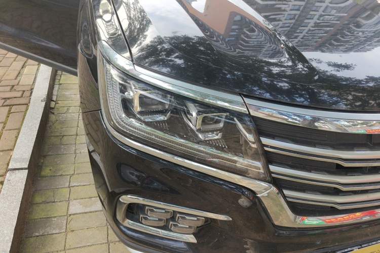 Used Roewe RX8 2018 30T Smart Connectivity Two-Wheel Drive Flagship Edition Right Front Headlight