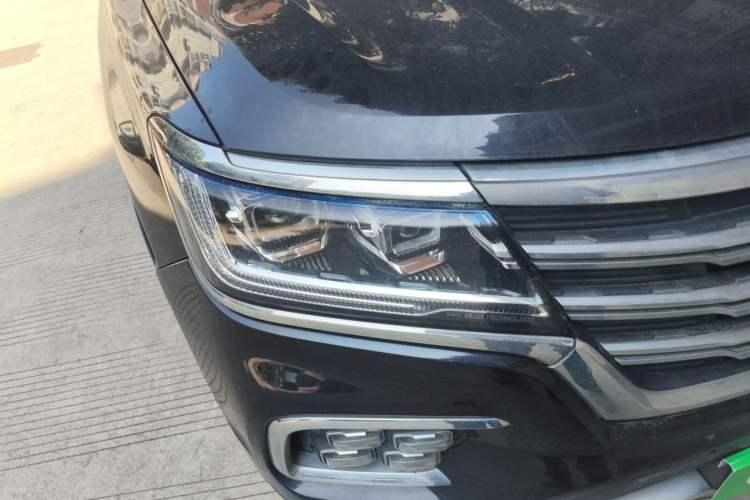 Used Roewe RX8 2018 30T Smart Connectivity Four-Wheel Drive Flagship Edition Right Front Headlight