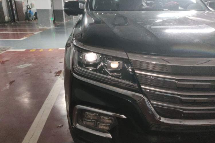 Used Roewe RX8 2018 30T Smart Connectivity Two-Wheel Drive Supreme Edition Right Front Headlight
