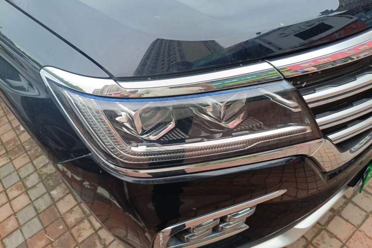 Used Roewe RX8 2018 30T Smart Connectivity Four-Wheel Drive Flagship Edition Right Front Headlight