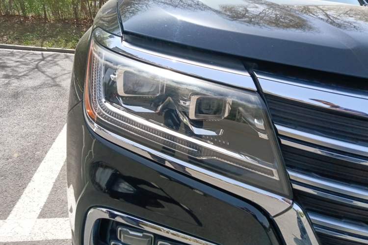 Used Roewe RX8 2018 30T Smart Connectivity All-Wheel Drive Supreme Edition Right Front Headlight
