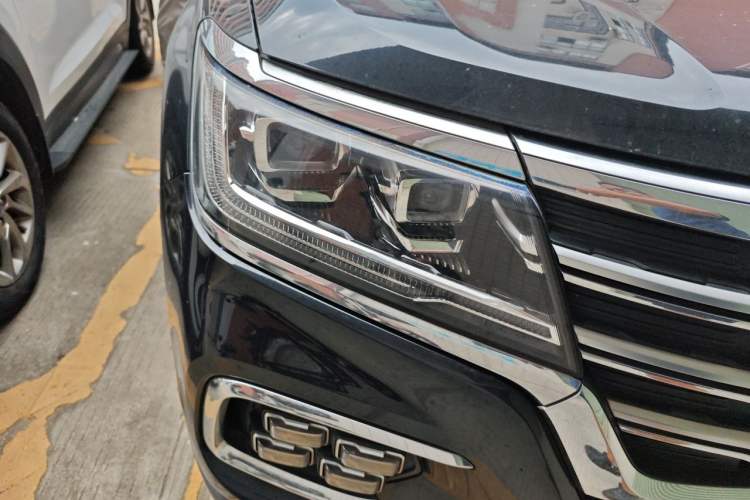 Used Roewe RX8 2018 30T Smart Connectivity Two-Wheel Drive Flagship Edition Right Front Headlight