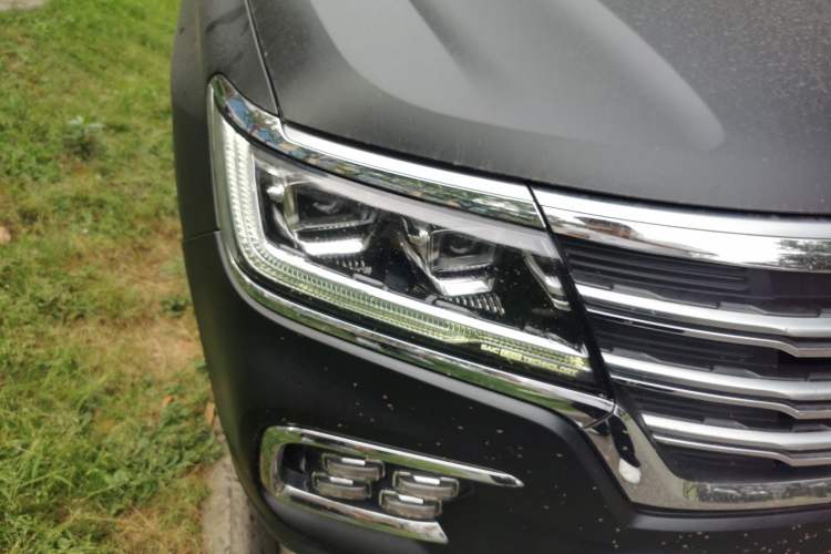 Used Roewe RX8 2018 30T Smart Connectivity Two-Wheel Drive Flagship Edition Right Front Headlight