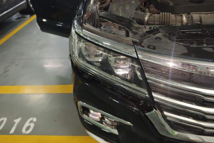 Used Roewe RX8 2018 30T Smart Connectivity All-Wheel Drive Supreme Edition Right Front Headlight