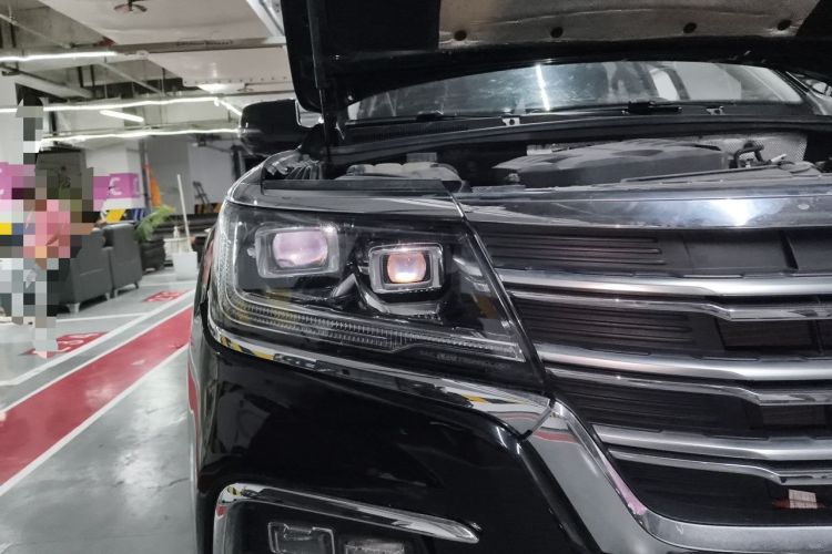 Used Roewe RX8 2018 30T Smart Connectivity All-Wheel Drive Supreme Edition Right Front Headlight