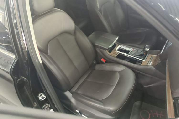 Used Roewe RX8 2018 30T Smart Connectivity Two-Wheel Drive Flagship Edition Right Front Seat