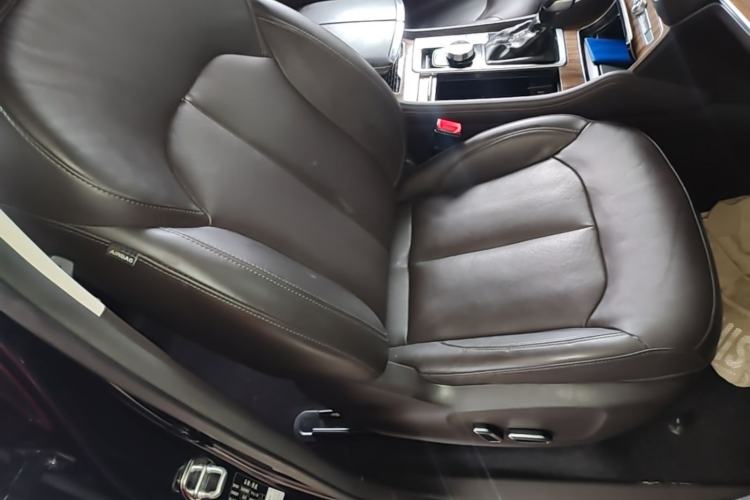Used Roewe RX8 2018 30T Smart Connectivity All-Wheel Drive Supreme Edition Right Front Seat