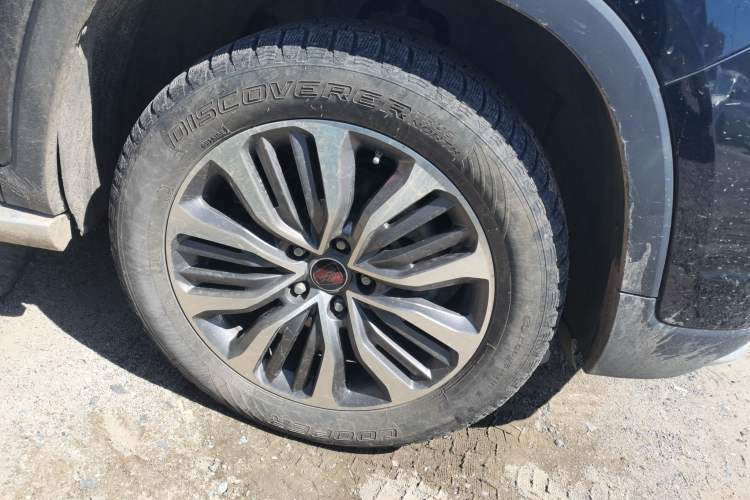 Used Roewe RX8 2018 30T Smart Connectivity All-Wheel Drive Supreme Edition Right Front Wheel Hub