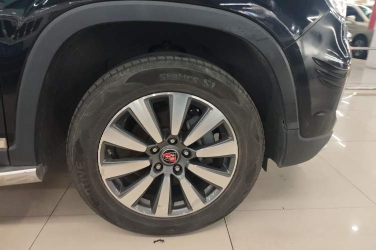 Used Roewe RX8 2018 30T Smart Connectivity Two-Wheel Drive Flagship Edition Right Front Wheel Hub