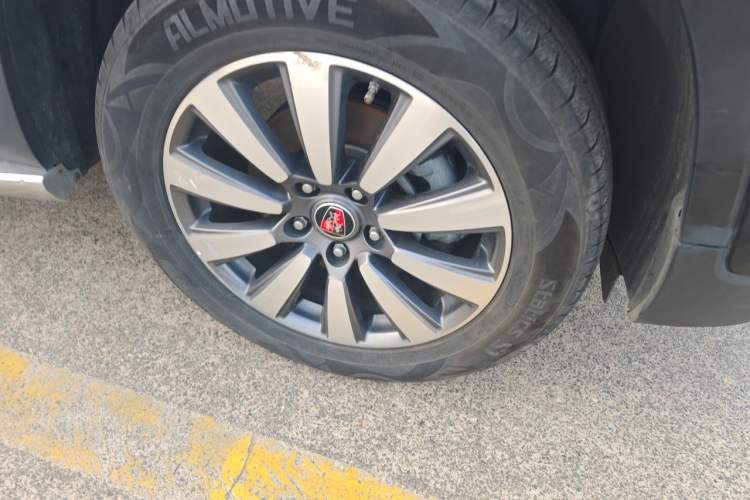 Used Roewe RX8 2018 30T Smart Connectivity Two-Wheel Drive Flagship Edition Right Front Wheel Hub