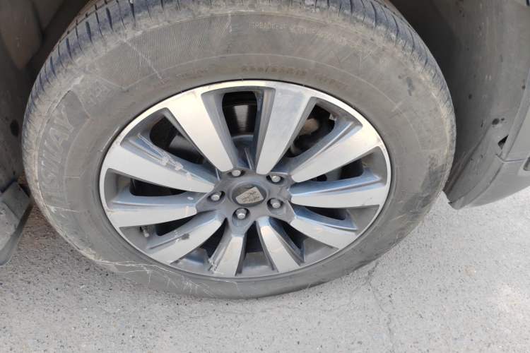 Used Roewe RX8 2018 30T Smart Connectivity Two-Wheel Drive Flagship Edition Right Front Wheel Hub
