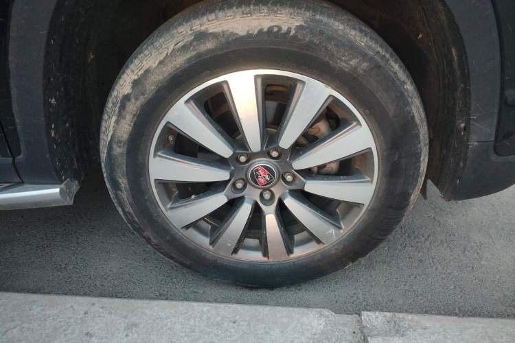 Used Roewe RX8 2018 30T Smart Connectivity Two-Wheel Drive Flagship Edition Right Front Wheel Hub