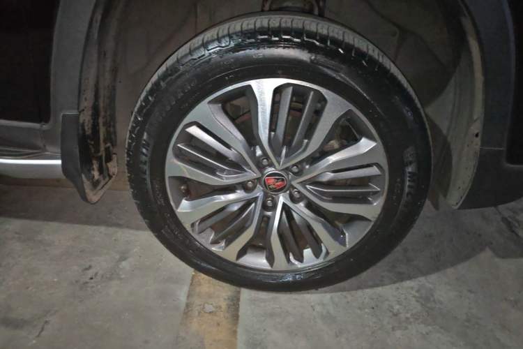 Used Roewe RX8 2018 30T Smart Connectivity All-Wheel Drive Supreme Edition Right Front Wheel Hub
