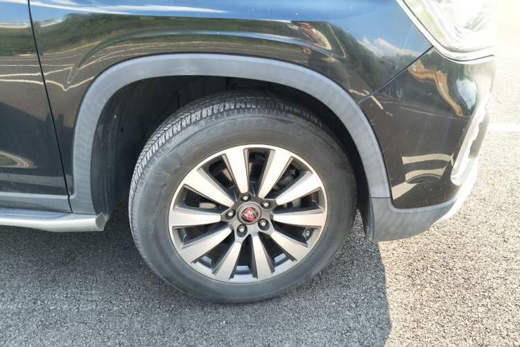 Used Roewe RX8 2018 30T Smart Connectivity Two-Wheel Drive Supreme Edition Right Front Wheel Hub