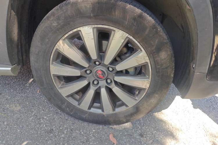 Used Roewe RX8 2018 30T Smart Connectivity Two-Wheel Drive Supreme Edition Right Front Wheel Hub