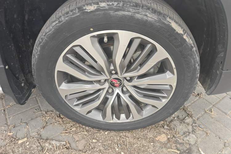 Used Roewe RX8 2018 30T Smart Connectivity All-Wheel Drive Supreme Edition Right Front Wheel Hub