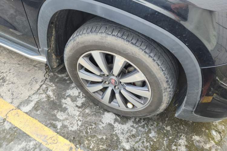 Used Roewe RX8 2018 30T Smart Connectivity Two-Wheel Drive Flagship Edition Right Front Wheel Hub