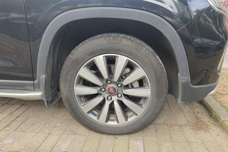 Used Roewe RX8 2018 30T Smart Connectivity Two-Wheel Drive Flagship Edition Right Front Wheel Hub