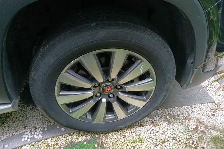 Used Roewe RX8 2018 30T Smart Connectivity Two-Wheel Drive Supreme Edition Right Front Wheel Hub